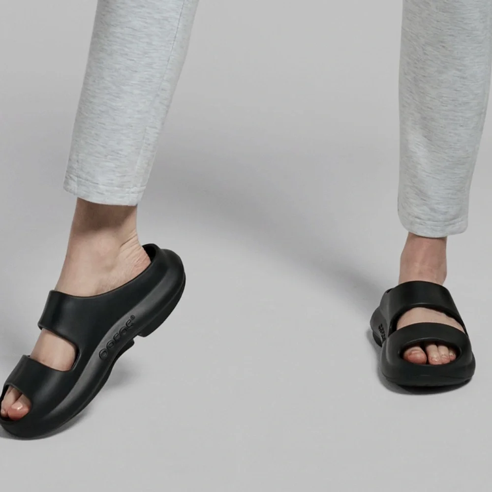 OOFOS • Ooyeah Black Slide Sandals - Picture 2 of 10